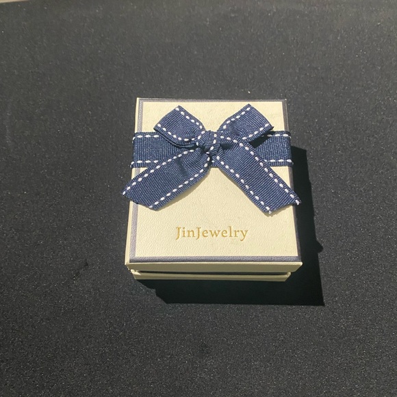 Jin Jewelry’s best selling necklace: 15-inch (40-cm) , 14K plated. - Picture 3 of 4